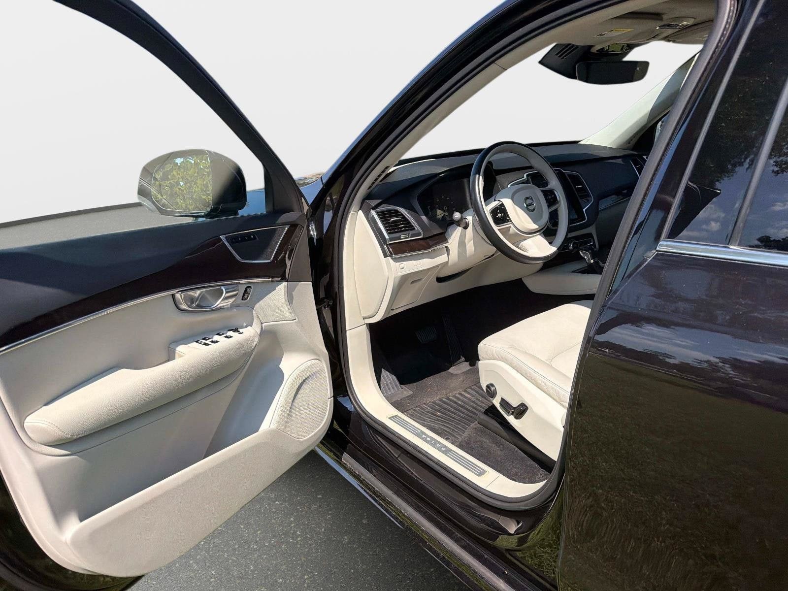 Used 2019 Volvo XC90 T5 Momentum w/ Protection Package Premier AWD/4WD image 20