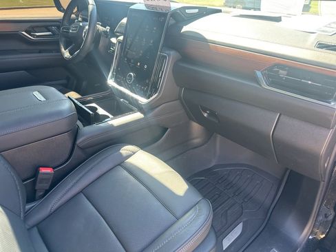 Used 2025 GMC Yukon Denali w/ Denali Reserve Package AWD/4WD image 43
