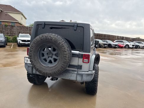 Used 2015 Jeep Wrangler Unlimited Rubicon w/ Max Tow Package image 11