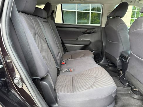 Used 2020 Toyota Highlander LE AWD/4WD image 38