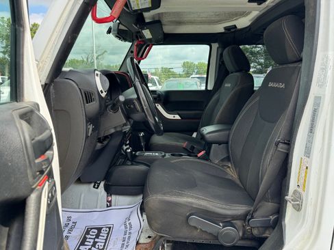 Used 2018 Jeep Wrangler Unlimited Sahara AWD/4WD image 15