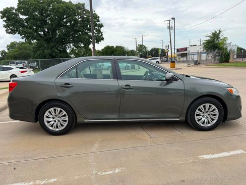 Used 2012 Toyota Camry LE FWD image 9