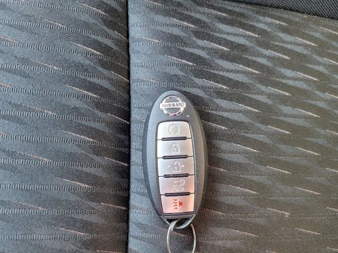 Used 2019 Nissan Rogue SV AWD/4WD image 32