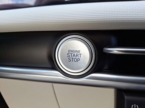 Certified 2025 Hyundai Tucson SE image 15