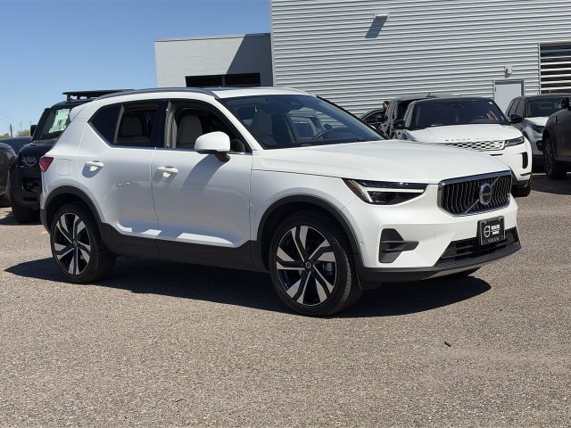 Used 2024 Volvo XC40 B5 Plus w/ Protection Package Premier AWD/4WD image 4