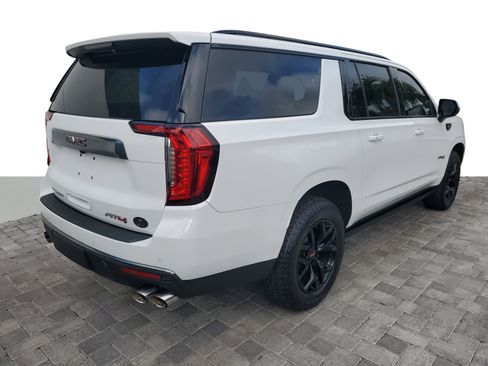 Used 2022 GMC Yukon XL AT4 image 5
