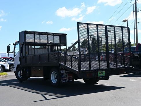 New 2024 Isuzu NPR image 3