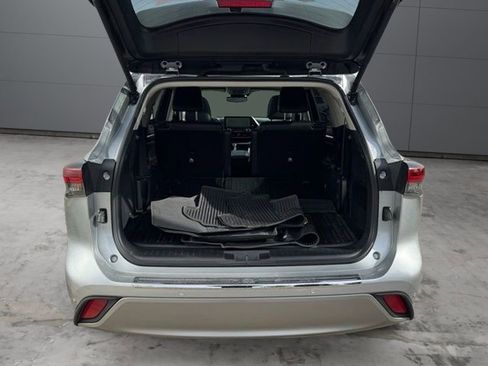 Certified 2025 Toyota Highlander Platinum AWD/4WD image 42