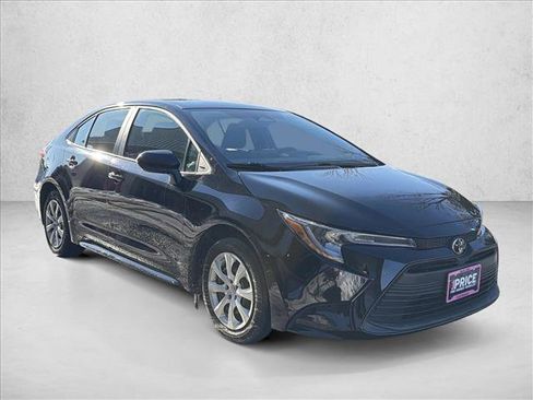 Used 2025 Toyota Corolla LE image 3