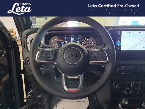 Used 2024 Jeep Wrangler Unlimited Sahara w/ Technology Group AWD/4WD image 12
