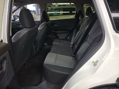 Used 2023 Nissan Rogue SV image 12