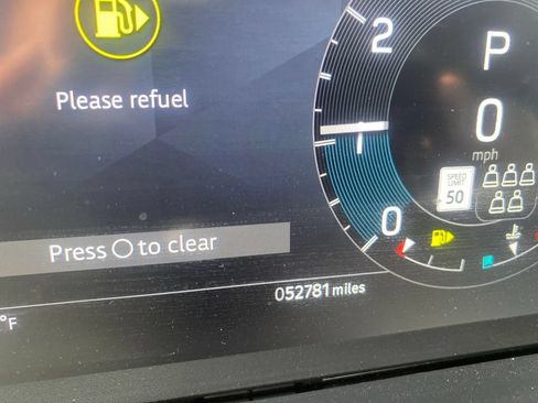 Used 2023 Land Rover Discovery Metropolitan Edition AWD/4WD image 14
