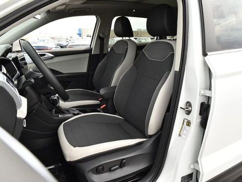 New 2025 Volkswagen Taos SE image 20