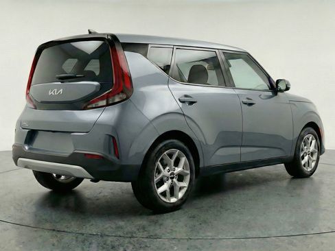 Used 2025 Kia Soul LX w/ LX Technology Package FWD image 9