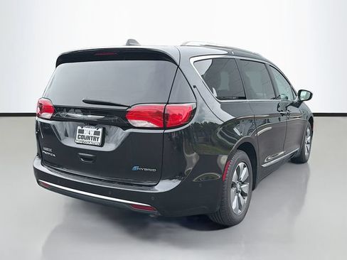 Used 2017 Chrysler Pacifica Platinum FWD image 7