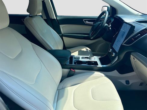 Used 2022 Ford Edge Titanium image 27