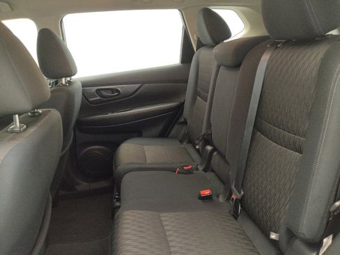 Used 2020 Nissan Rogue S FWD image 18