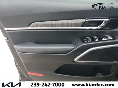 Certified 2024 Kia Telluride EX w/ EX Captain's Chair Package FWD image 33