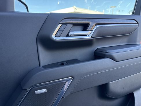 Used 2025 GMC Sierra 1500 Elevation image 43