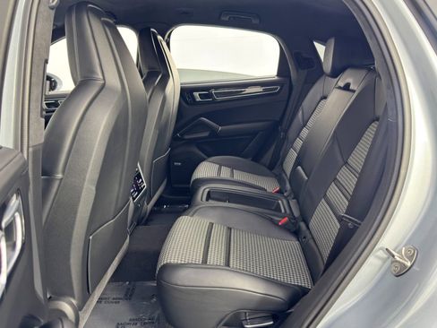 Used 2021 Porsche Cayenne GTS w/ Lightweight Sport Package image 40