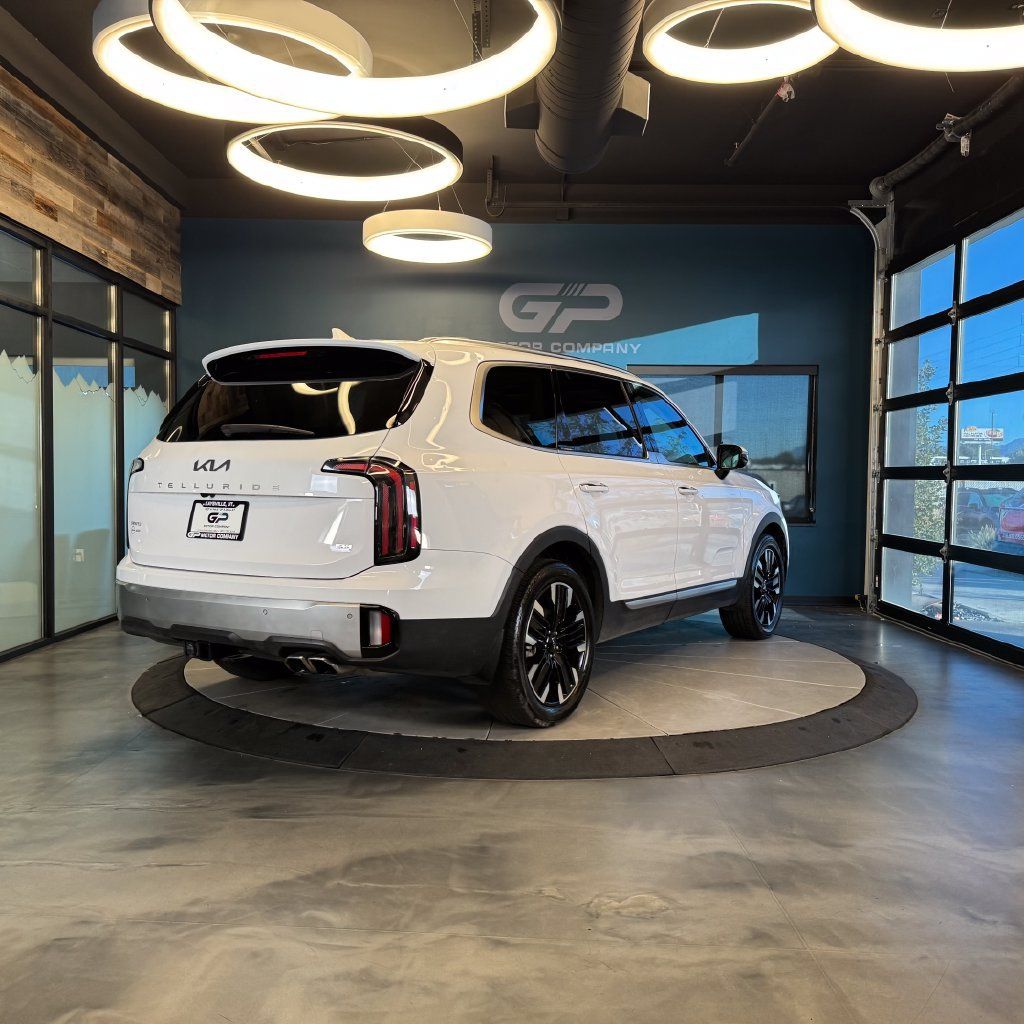 Used 2024 Kia Telluride SX Prestige w/ Towing Package AWD/4WD image 3