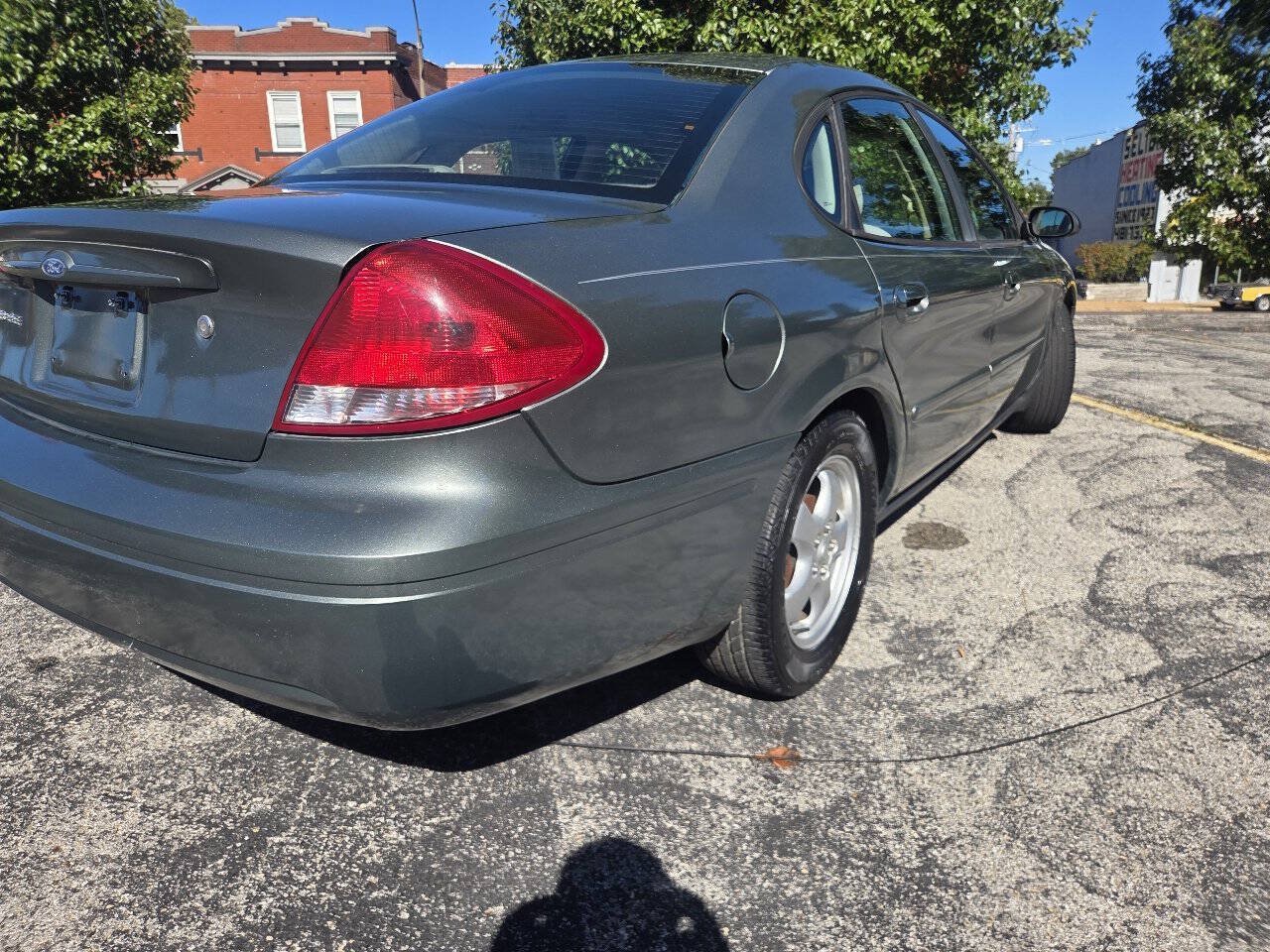 Used 2007 Ford Taurus SE FWD image 10