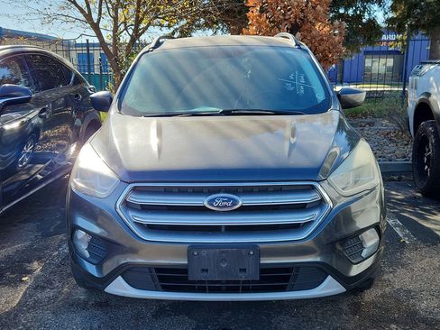 Used 2017 Ford Escape SE w/ Equipment Group 201A image 2