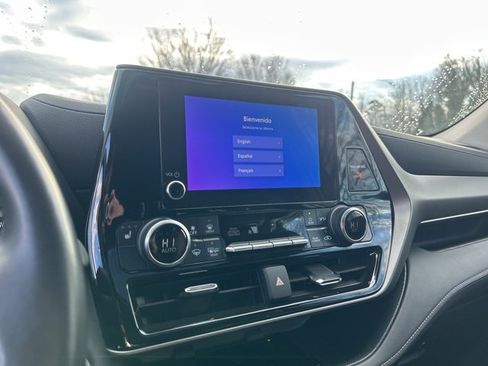 Used 2024 Toyota Highlander XLE image 25