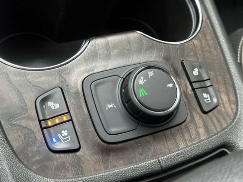 Used 2023 GMC Acadia Denali w/ Black Diamond Edition FWD image 23