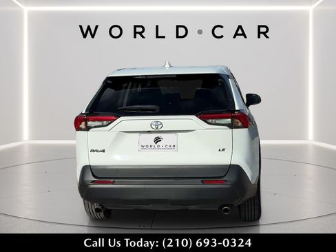 Used 2022 Toyota RAV4 LE FWD image 4