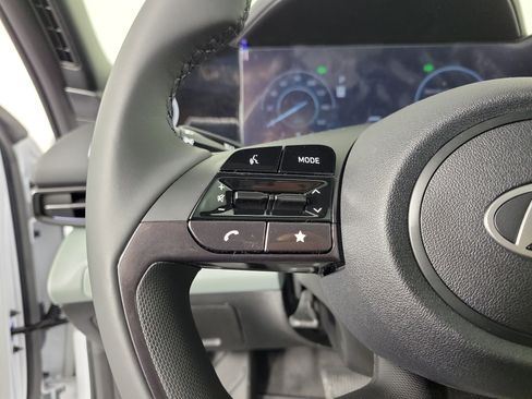 New 2025 Hyundai Elantra Limited image 21