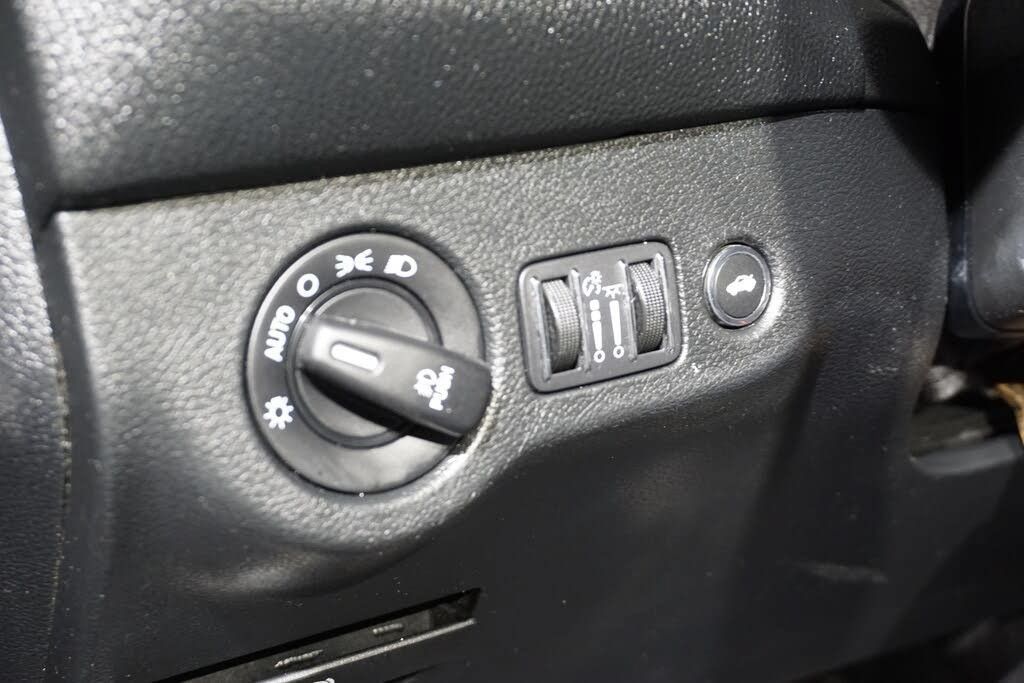 Used 2018 Dodge Challenger R/T w/ Blacktop Package RWD image 21