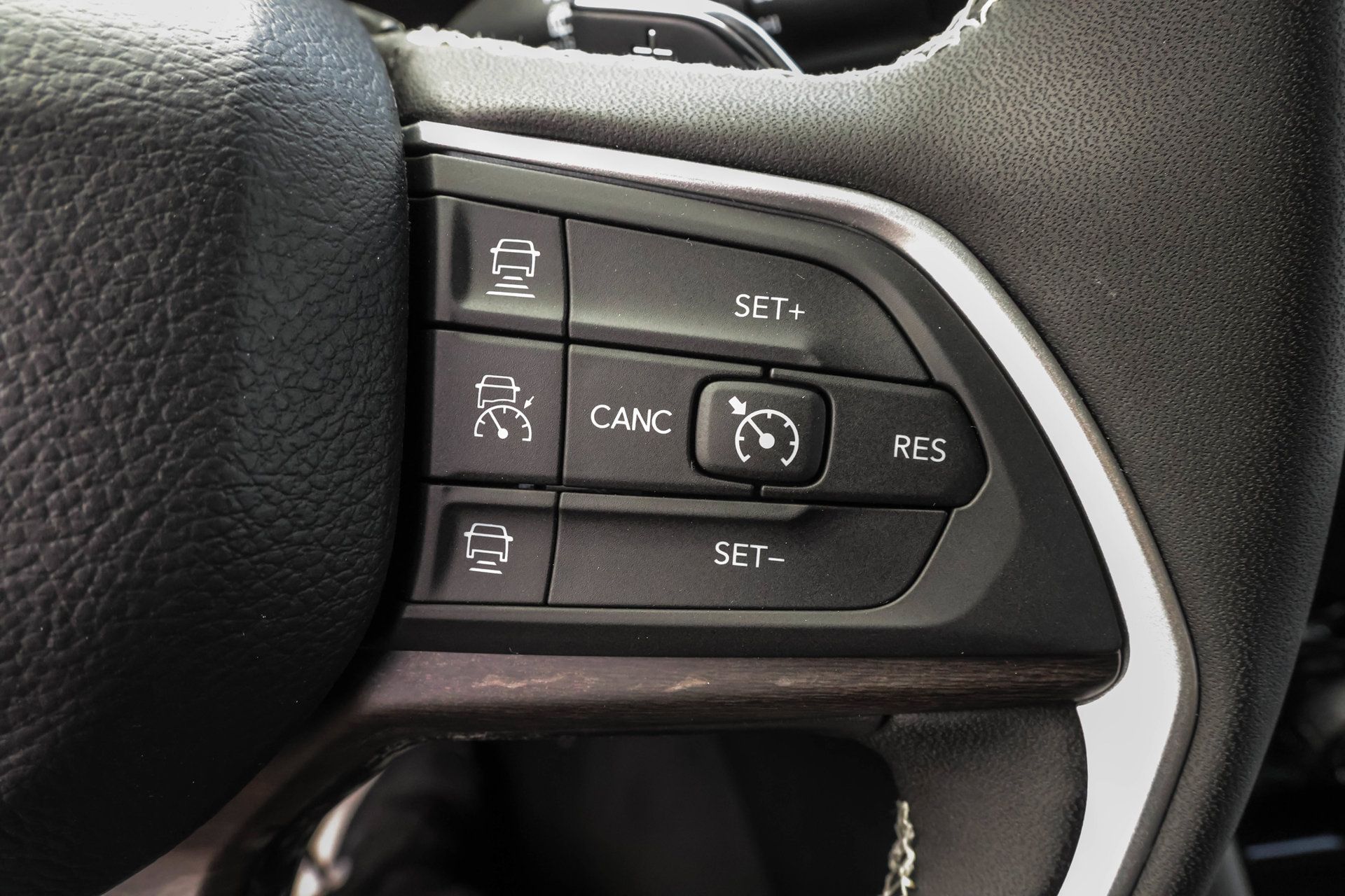 New 2025 Jeep Grand Cherokee Limited w/ Luxury Tech Group II AWD/4WD image 27