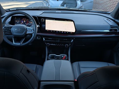 Used 2025 Chevrolet Traverse Z71 w/ Driver Confidence Package image 25