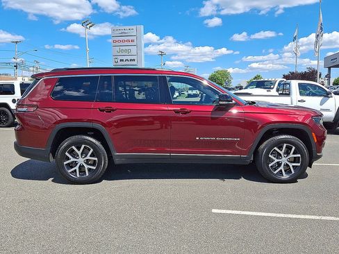 Used 2024 Jeep Grand Cherokee L Limited AWD/4WD image 32