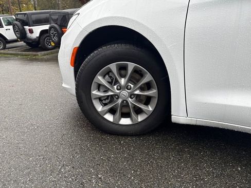 New 2026 Chrysler Pacifica Select image 28
