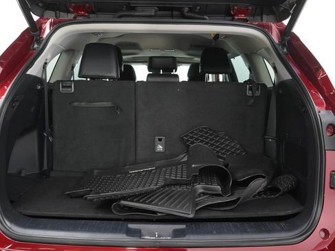 Used 2020 Toyota Highlander XLE AWD/4WD image 9