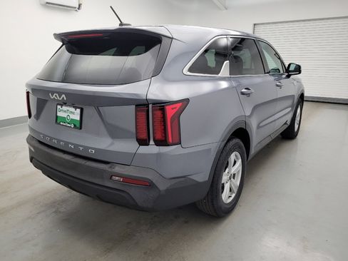 Used 2022 Kia Sorento LX FWD image 9