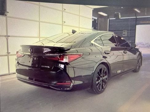 Used 2024 Lexus ES 300h F Sport w/ Accessory Package (Z1) FWD image 3