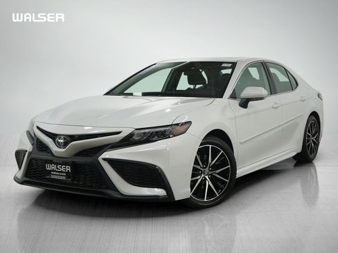 Used 2021 Toyota Camry SE w/ Cold Weather Package image 1