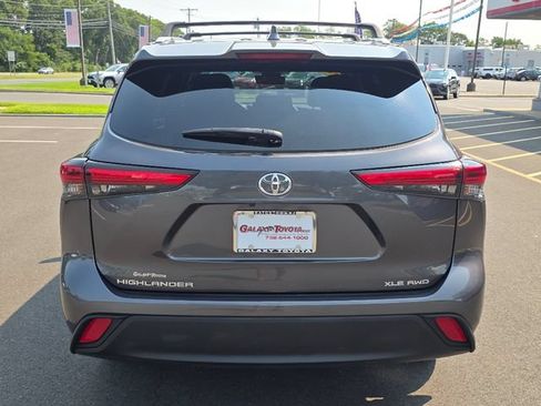 Used 2023 Toyota Highlander XLE AWD/4WD image 4