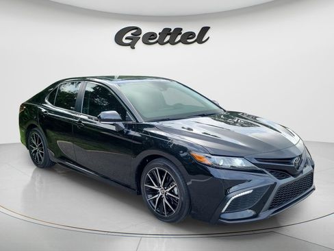 Certified 2022 Toyota Camry SE w/ Convenience Package FWD image 3