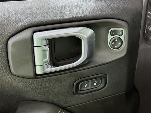 Used 2025 Jeep Wrangler Unlimited Sahara w/ Safety Group image 19