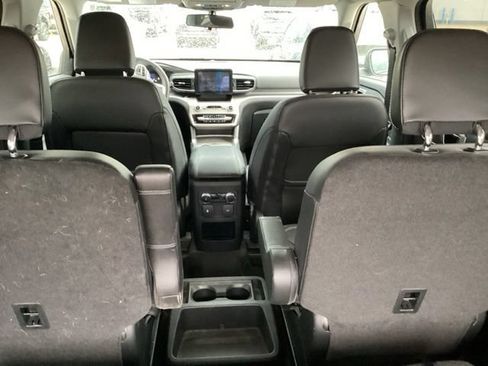 Used 2021 Ford Explorer XLT w/ Equipment Group 202A AWD/4WD image 17