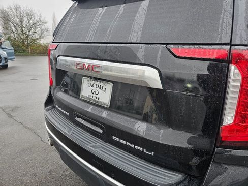 Used 2021 GMC Yukon Denali w/ Denali Premium Package image 20