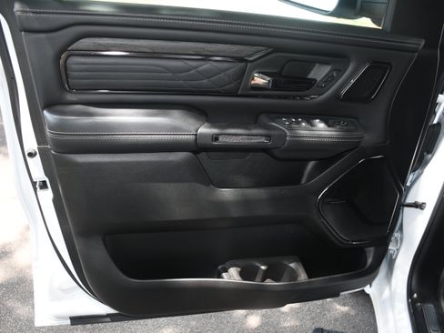 Used 2025 RAM 1500 Limited AWD/4WD image 10