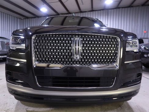 Used 2024 Lincoln Navigator Reserve AWD/4WD image 6