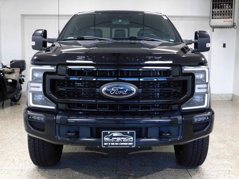 Used 2022 Ford F250 Lariat w/ Black Appearance Pkg image 4