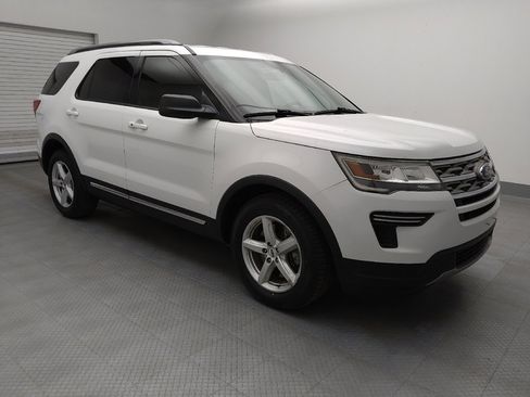 Used 2018 Ford Explorer XLT image 11