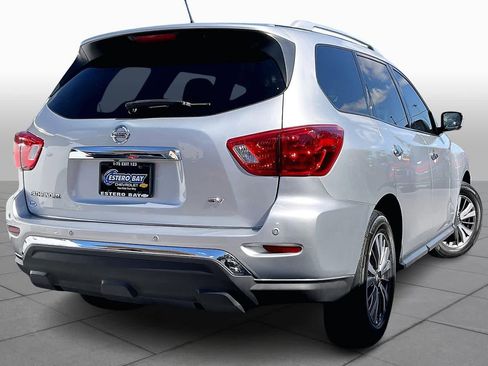 Used 2018 Nissan Pathfinder SV image 13